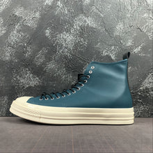 Load image into Gallery viewer, Fleece-Lined Leather Chuck 70