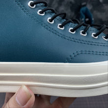 Load image into Gallery viewer, Fleece-Lined Leather Chuck 70