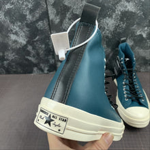 Load image into Gallery viewer, Fleece-Lined Leather Chuck 70