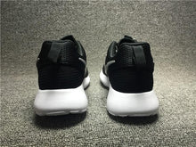 Load image into Gallery viewer, Roshe One Black/Metallic Platinum-White (W)