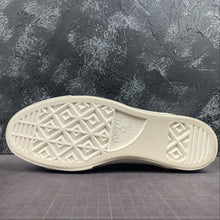 Load image into Gallery viewer, Fleece-Lined Leather Chuck 70