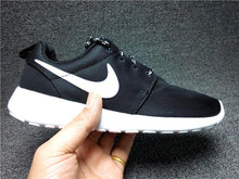 Load image into Gallery viewer, Nike Rosherun One Black White