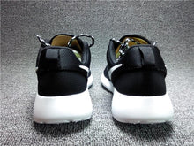Load image into Gallery viewer, Nike Rosherun One Black White