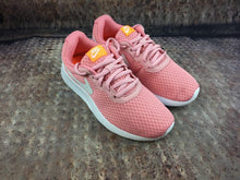 Load image into Gallery viewer, ROSHERUN NIKE TANJUN SE