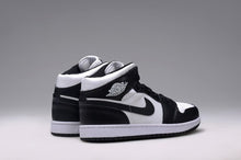 Load image into Gallery viewer, Air Jordan 1 Retro High OG 'Black/White'