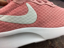 Load image into Gallery viewer, ROSHERUN NIKE TANJUN SE