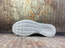 Load image into Gallery viewer, Nike Tanjun Black/White