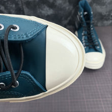 Load image into Gallery viewer, Fleece-Lined Leather Chuck 70