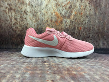 Load image into Gallery viewer, ROSHERUN NIKE TANJUN SE